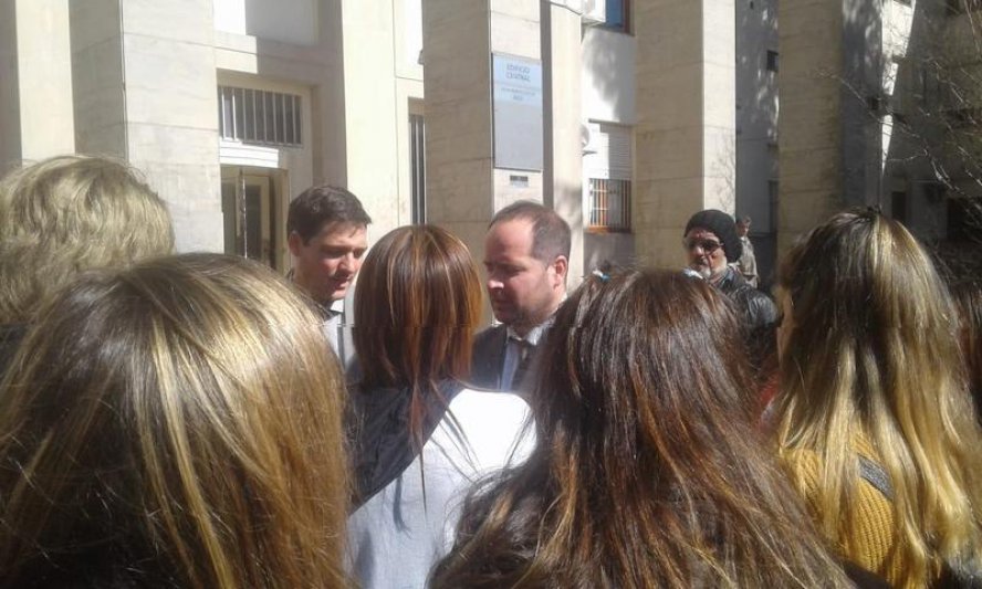 Manifestación en Tribunales de familiares  de dos víctimas de un incidente de tránsito 