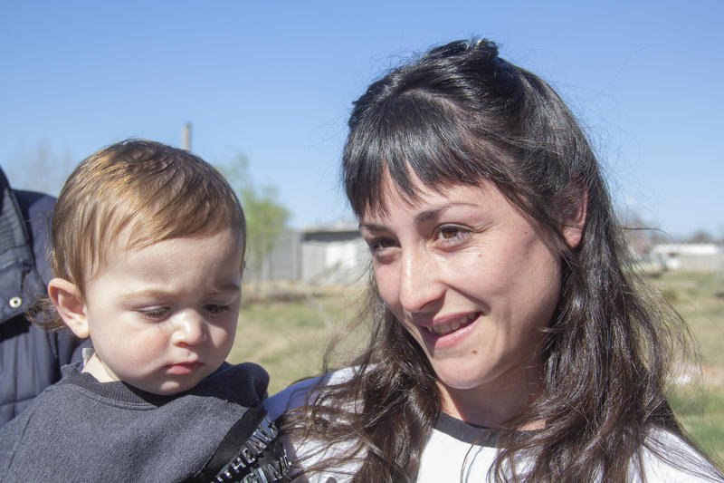 Cáritas propuso, la comunidad colaboró y Delfina y tres nenes, ya tienen casa propia