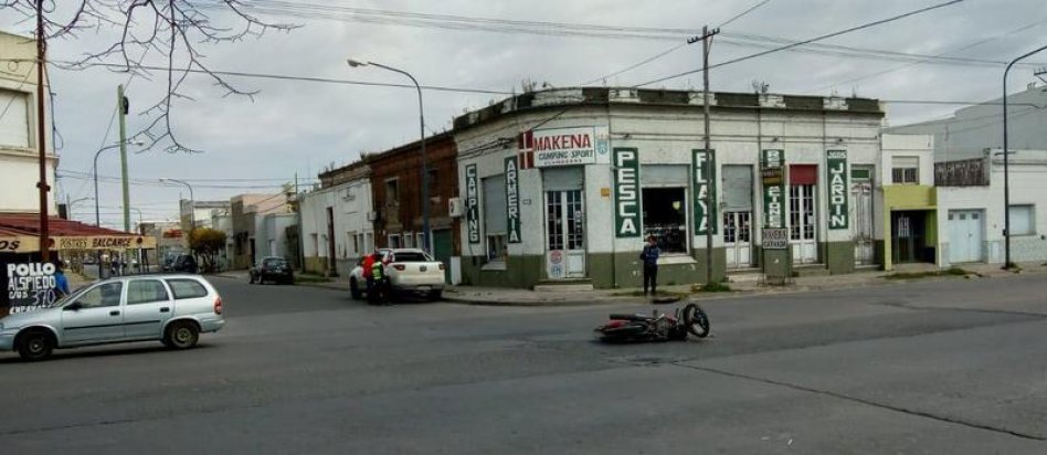 Chocaron una moto y una camioneta