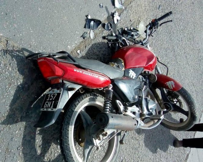 Chocaron una moto y una camioneta