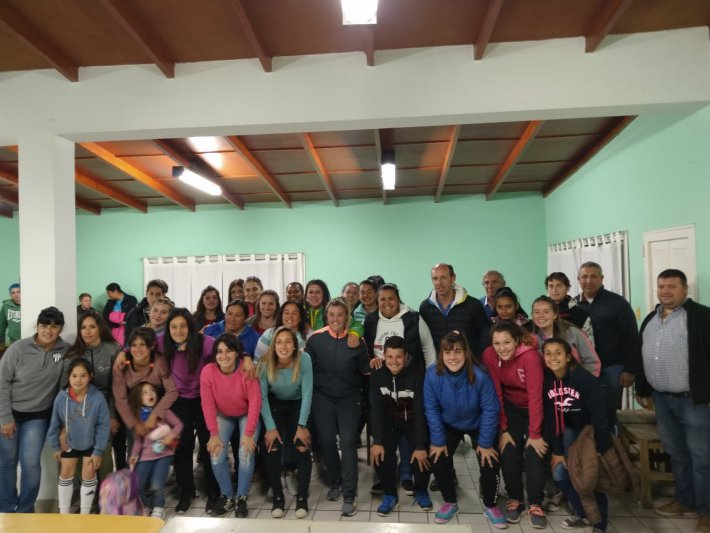 Se presentó la Selección femenina de Azul