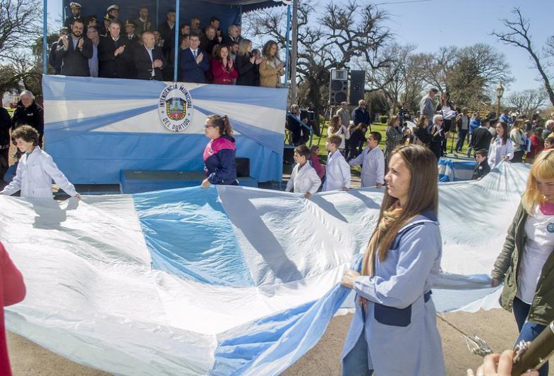 Bertellys encabezó el acto  por el 123° Aniversario de  la fundación de Cacharí