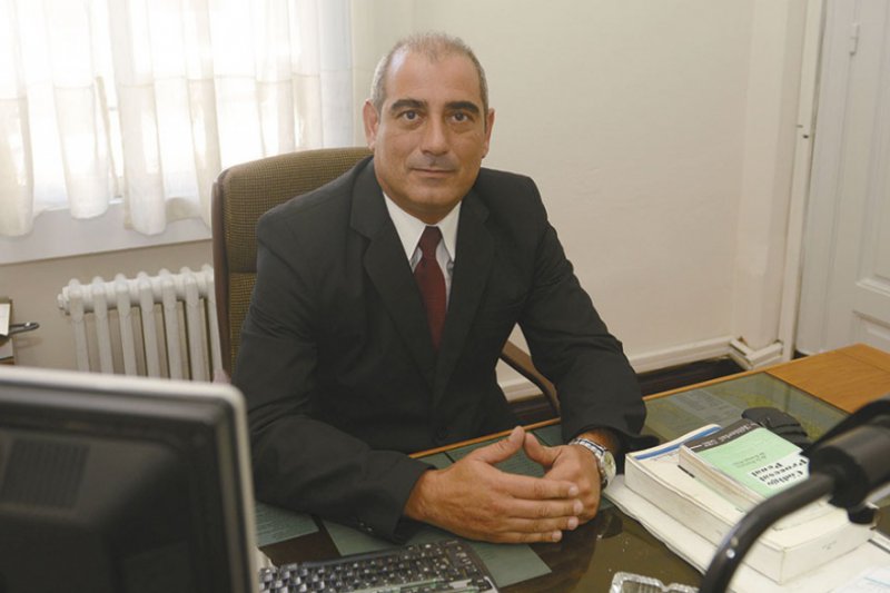 Suspenden e inician Jury al juez platense Juan José Ruiz por un fallo xenófobo