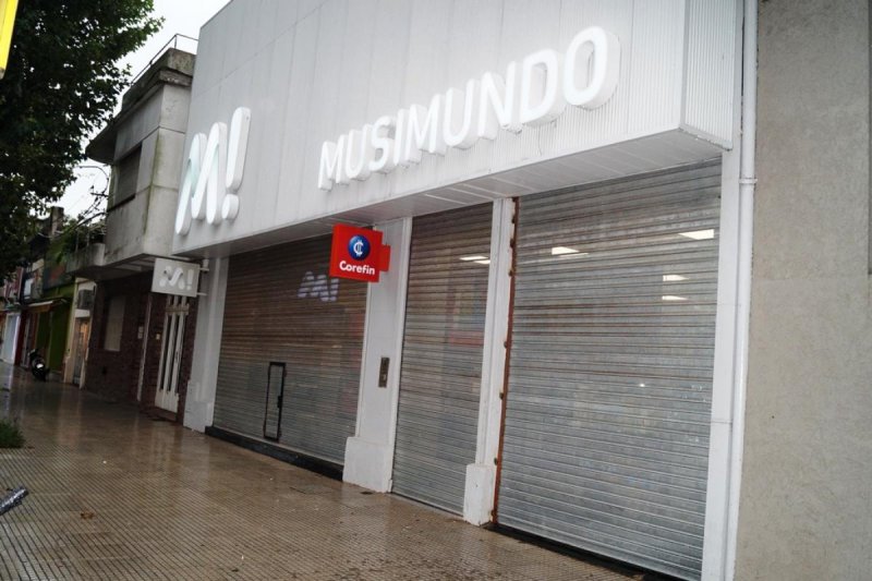 Musimundo cerró 11 locales en la provincia y unas 120 personas quedaron en la calle