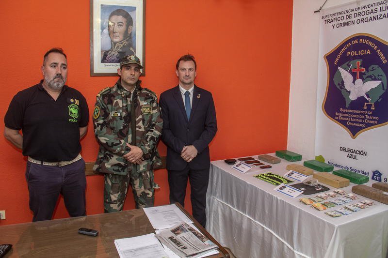 No declaró el hombre que llevaba en  un auto casi diez kilos de marihuana 