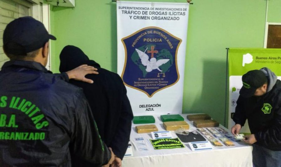 No declaró el hombre que llevaba en  un auto casi diez kilos de marihuana 