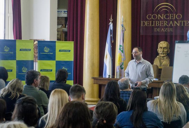 Capacitación a ediles, funcionarios y agentes municipales