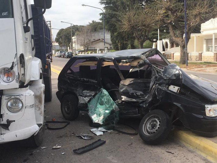Triple choque en Av. Perón y Lavalle