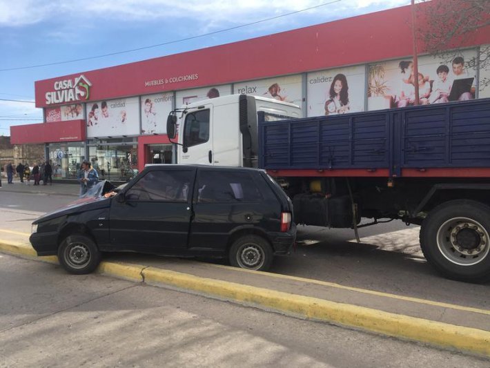 Triple choque en Av. Perón y Lavalle