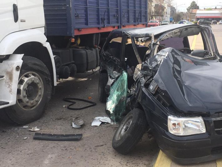 Triple choque en Av. Perón y Lavalle