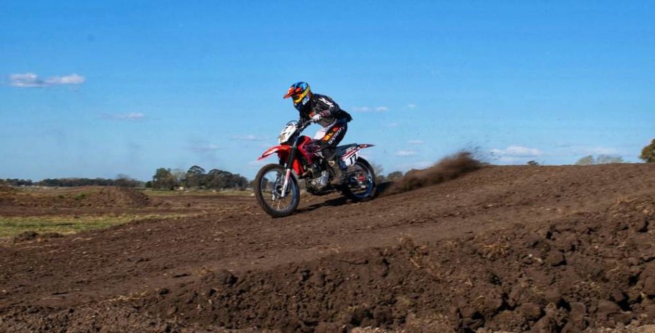 Azul MX reinaugura el circuito de motocross  
