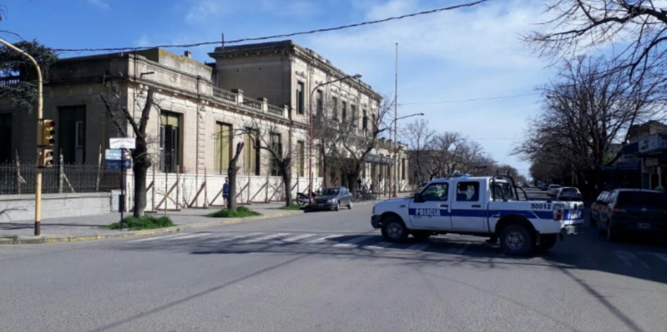 Tuvieron que desalojar la Escuela Normal por una amenaza de bomba