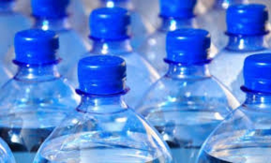 La ANMAT prohibió la comercialización de un agua mineral, leche en polvo, dulces regionales y un aceite