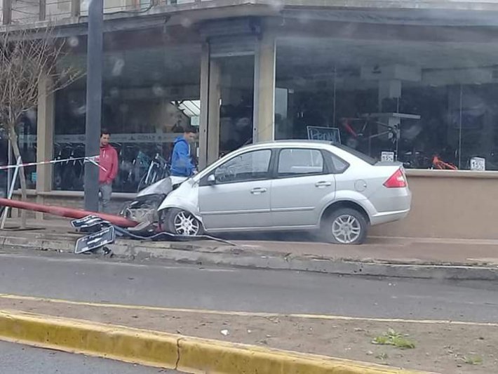 Chocó, bajó y se fue