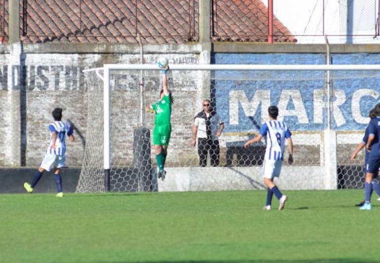 Azul tuvo una mala tarde y cayó ante 25 de Mayo