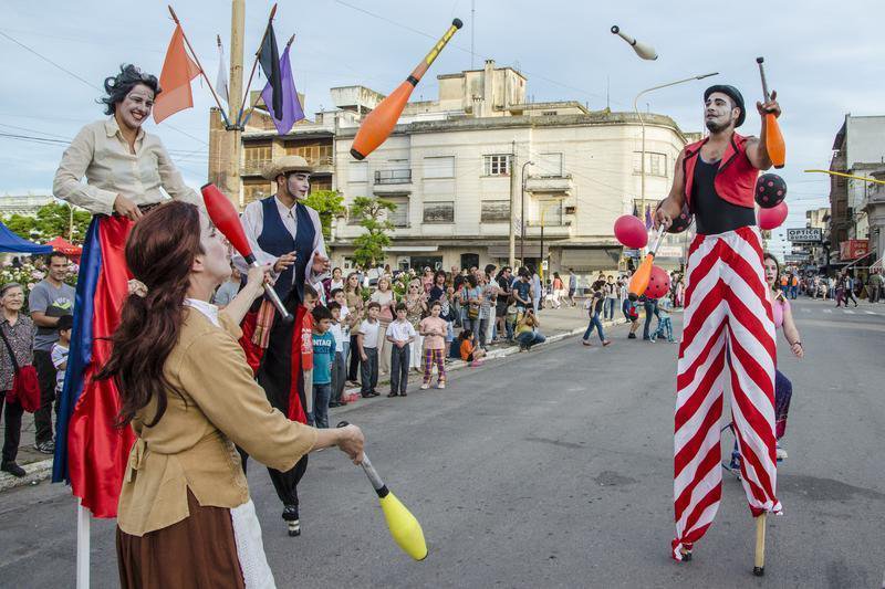 Desfile inaugural del XIII Festival Cervantino