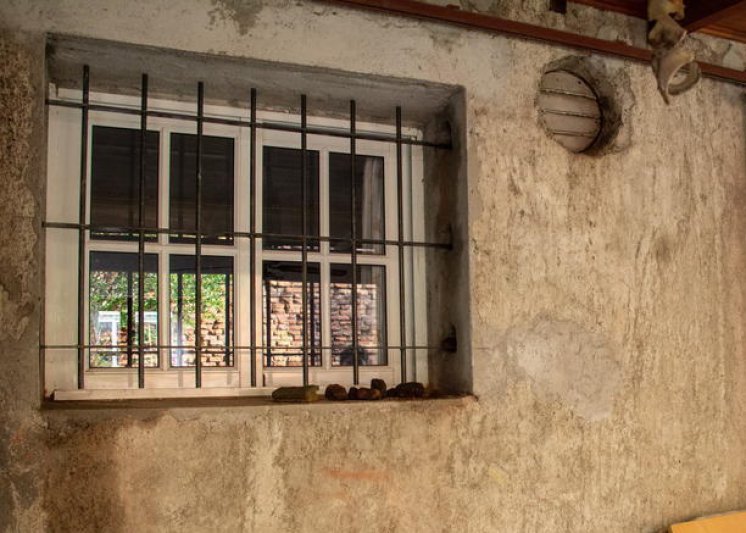 Delincuente sustrajo unos seis mil pesos de una  casa donde una joven estaba con su pequeña hija