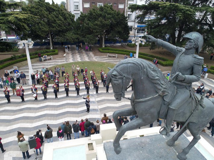 Se celebraron los 80 años de la plaza San Martín