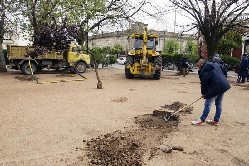 Recambio de juegos infantiles en Plaza Alsina