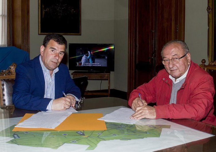 Se firmó el convenio para el inicio  de la obra de acceso al frigorífico