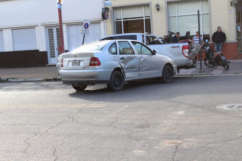 Triple choque en Av. 25 de Mayo y Belgrano