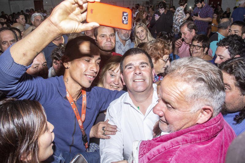 "Asumo el compromiso de estar trabajando por Azul, no  sólo en estos cuatro años sino hasta el último día de mi vida"