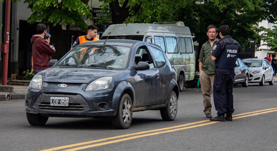 Una menor fue atropellada por un auto frente a la Escuela Normal 