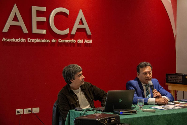 Se presentó anoche en Azul la revista cultural Lima Gris