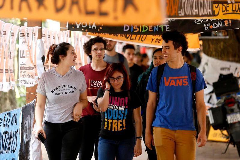 Ser estudiante hoy: vida en compañía, control de gastos y nada de lujos 