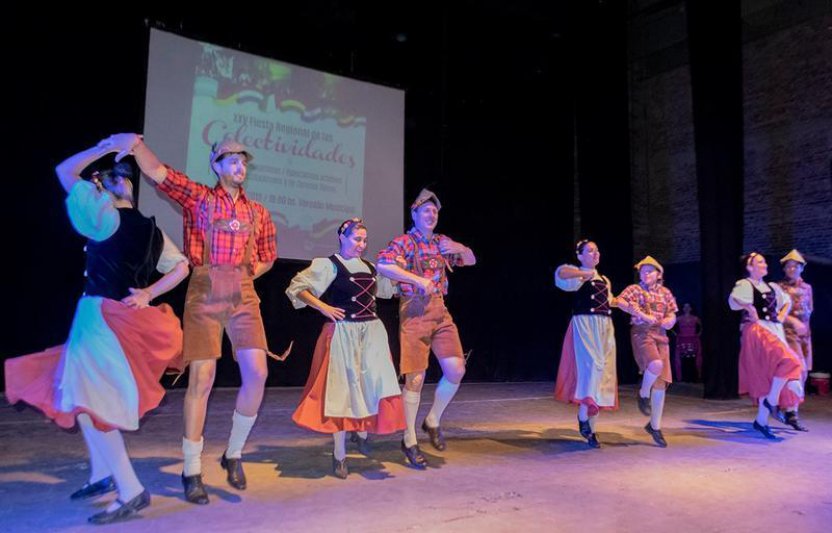 Un recorrido por los 25 años de la  Fiesta de las Colectividades en Azul