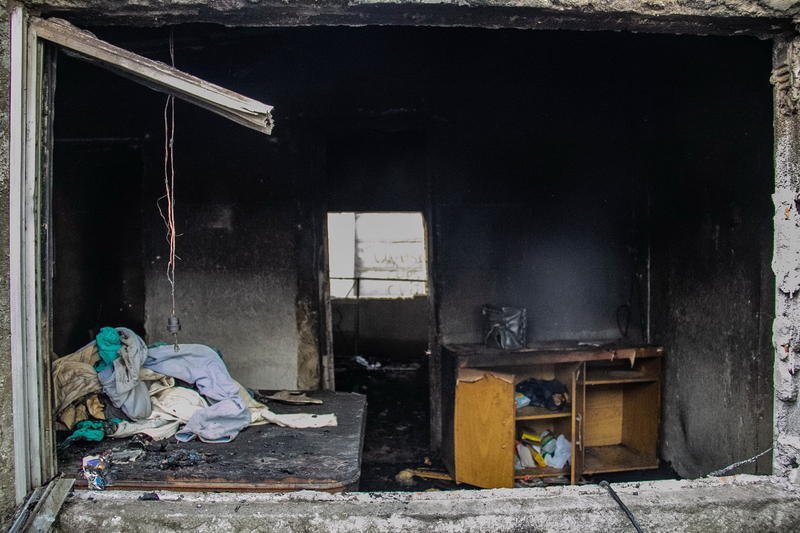 Un "preso viejo" que ahora está procesado por  apuñalar a tres hermanos e incendiarles la casa