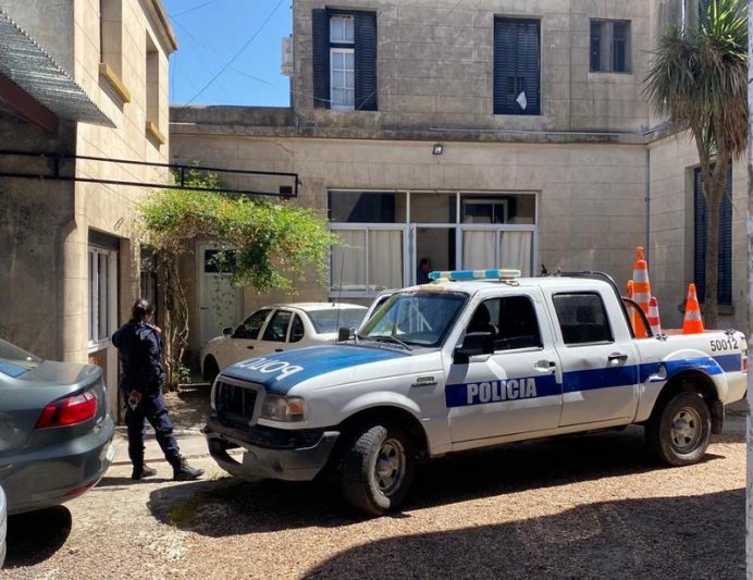 Dijo que era miembro de Asuntos Internos y  lo arrestaron por "usurpación de autoridad"