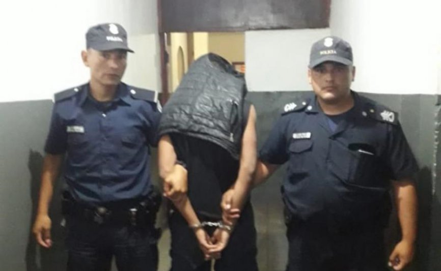 Joven que está detenido por un robo en un  polirrubros fue reconocido por las víctimas