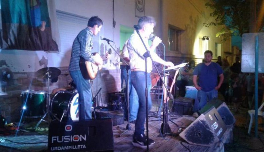 Segunda presentación del  grupo "Sin fronteras"