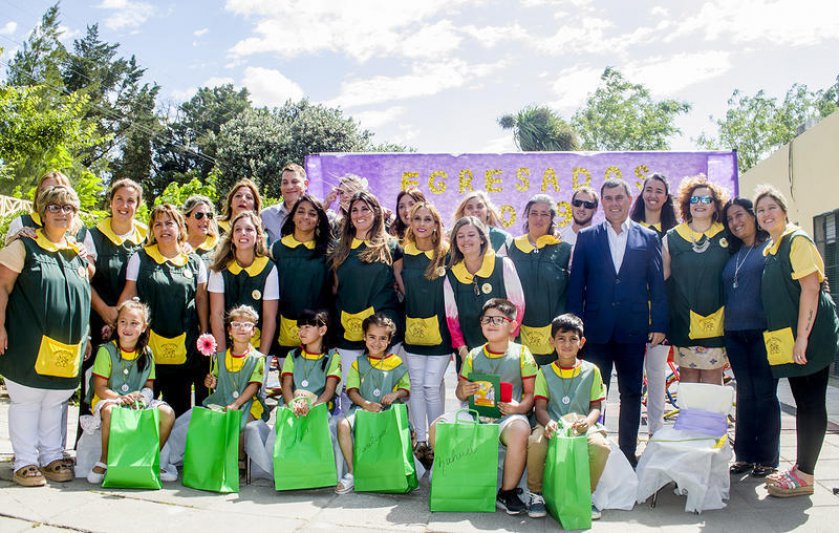 Acto de egresados en el  Jardín Irma C. de Gay