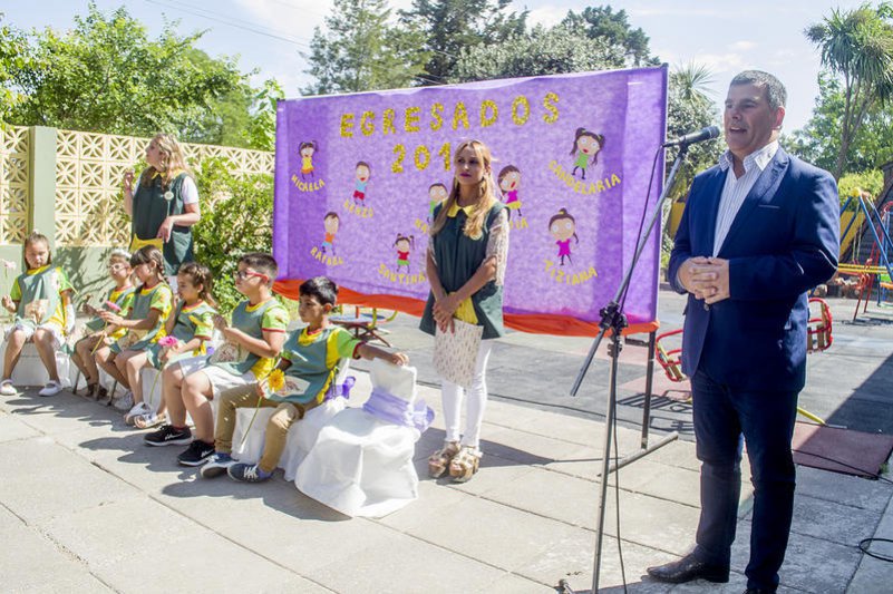 Acto de egresados en el  Jardín Irma C. de Gay