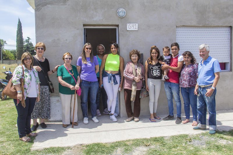 Se realizó la bendición de una nueva casa  construida por Cáritas Vivienda Azul