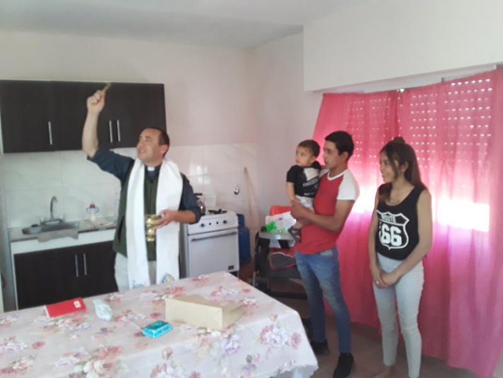 Se realizó la bendición de una nueva casa  construida por Cáritas Vivienda Azul