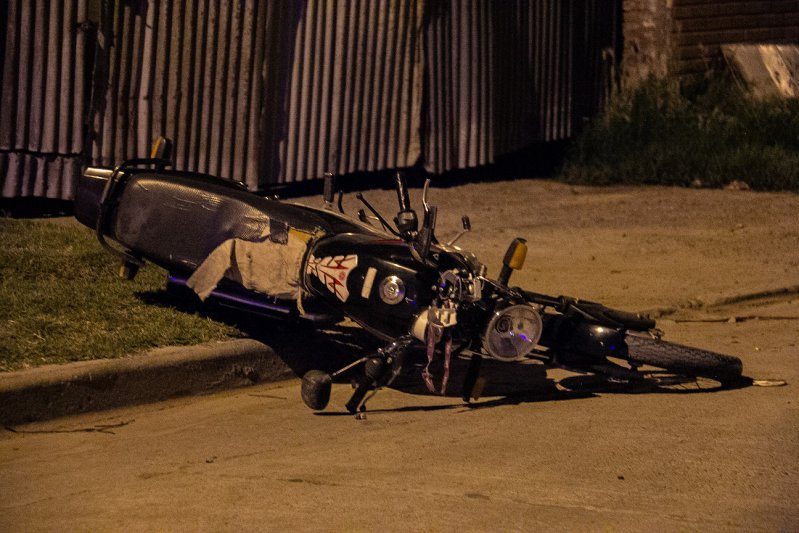 Chocaron dos motos y un hombre resultó gravemente herido