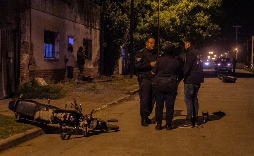 Chocaron dos motos y un hombre resultó gravemente herido