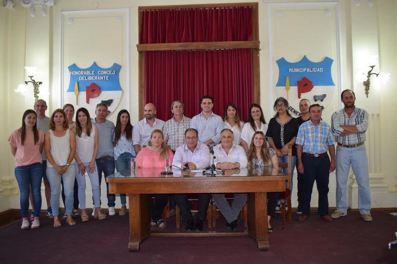 El intendente Capra presentó a  su nuevo gabinete de gobierno