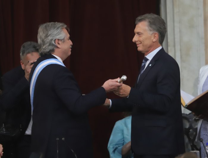 Primeros anuncios de Fernández: intervención de la AFI y reforma judicial
