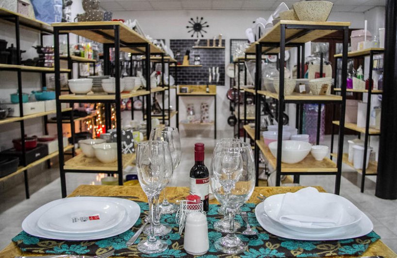 Autoservicio "Brillos" tiene su propio bazar
