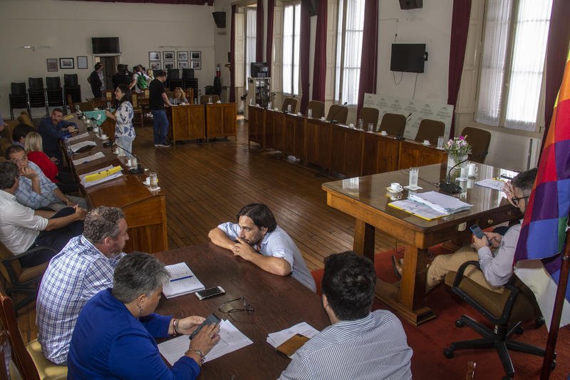 Desde Juntos por el Cambio se mostraron  sorprendidos por la suspensión de la sesión