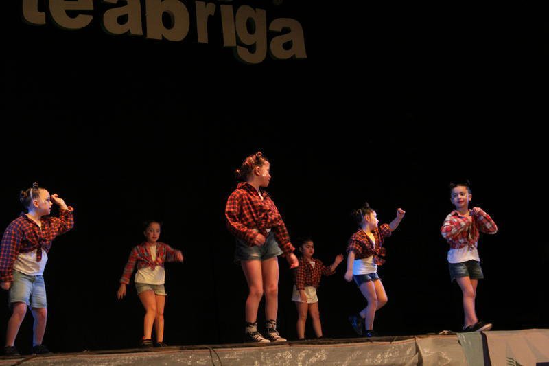 Con danza, música, cine y circo,  "Azul te abriga" pasó otro año más
