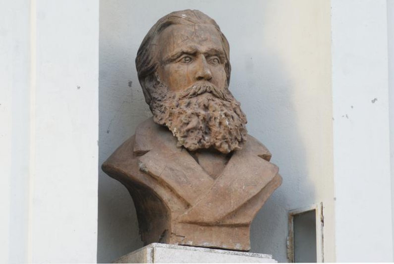 El benefactor que Azul olvidó
