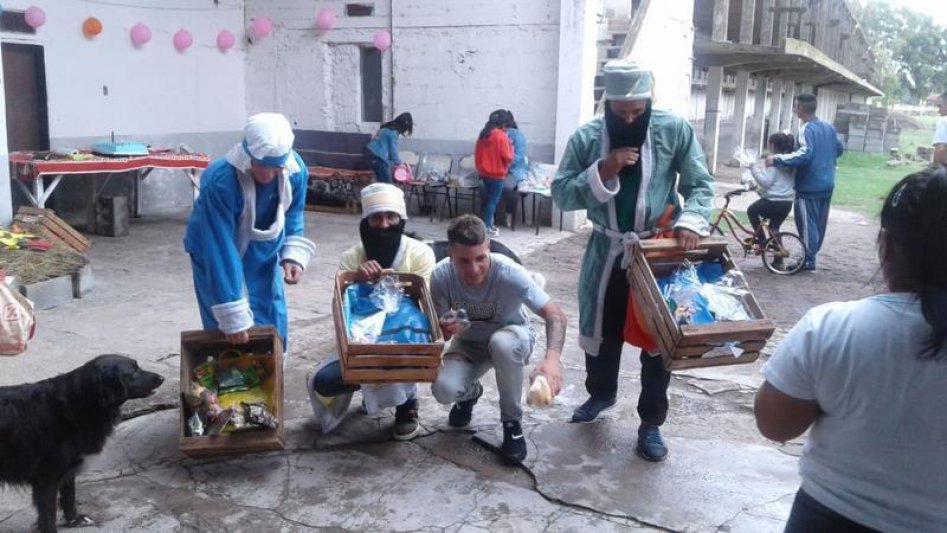 Los Reyes Magos sorprendieron a los  hijos de los internos de la Unidad N° 27