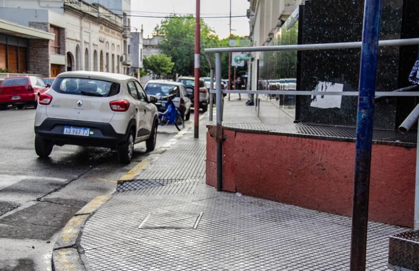 La transitabilidad: una materia  pendiente para muchos azuleños