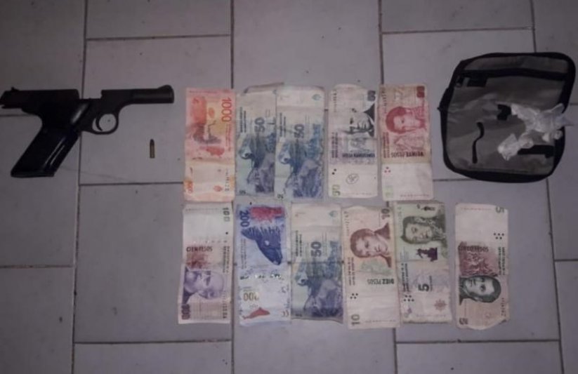 Jóvenes aprehendidos en la Ruta 226: uno tenía  pedido de detención y el otro portaba una pistola