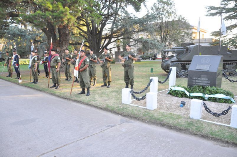 Con la presencia de autoridades nacionales  se conmemoró la defensa de los cuarteles
